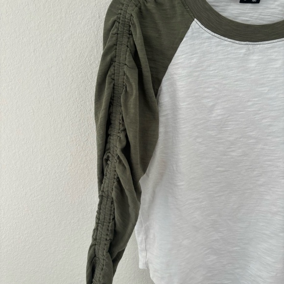 Veronica Beard White and Olive Green Raglan Sleeve Blouse - Picture 5 of 7